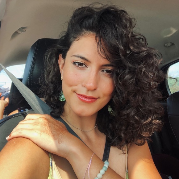 Meet your Posher, Daniella - Picture 1 of 3